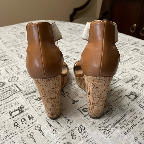 Steve Madden wedge brown heels - Picture 3 of 3